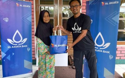 Karyawan XL Axiata Salurkan Bantuan untuk Masyarakat Lansia di Cianjur